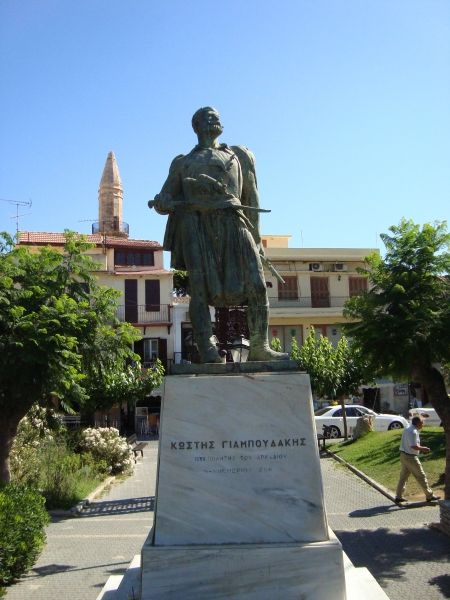 Monument in Rethymno