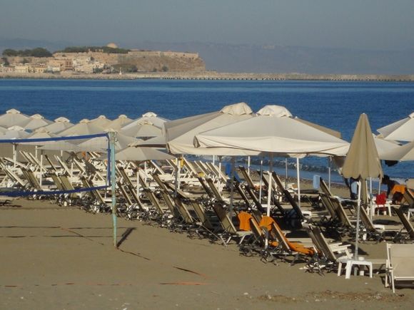 The beach in Rethymno. In the background is the Fortezza.