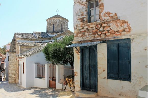 walking through the streets of Chora