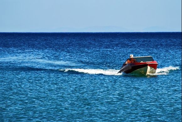 red boat, Limnionas, Samos