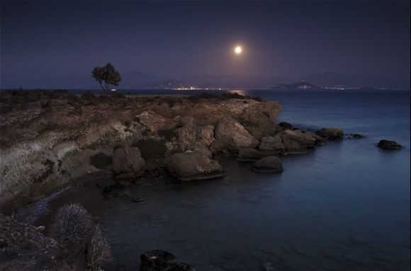 From Paros to Naxos under Full Moon