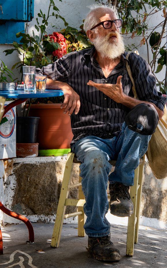 Meet wonderful Greek people - The grandpa with a big heart, the guardian of the Χορευτής cafe