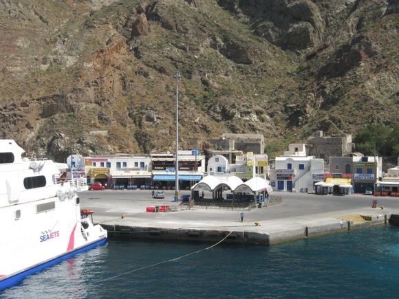 Santorini Athinios port