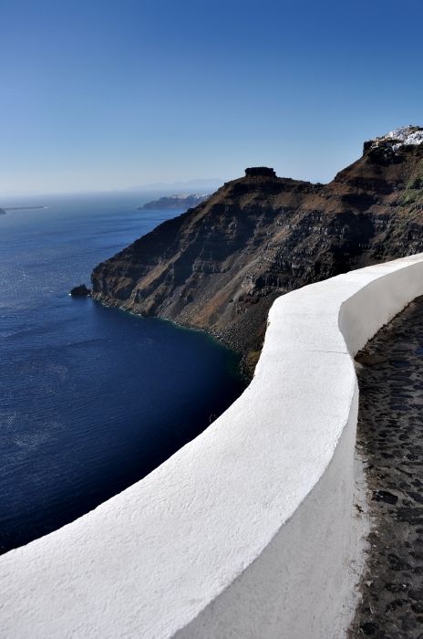 Hiking from Thira to Imerovigli.
Everywhere has its own beauty and I just use the camera to record it.