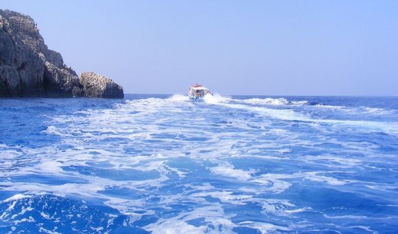 boat in zakynthos