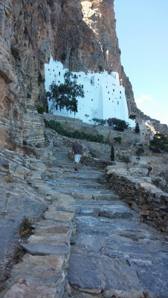 Walking path to the monastery, Hozoviotisa