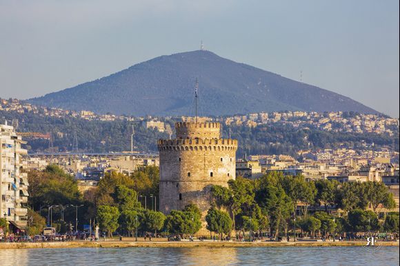 The White Tower with Mount Chortiatis in the background.