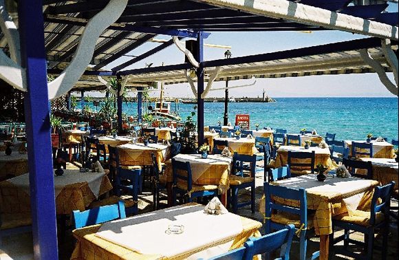 Samos, Kokkari: taverns directly at the water of the harbour bay