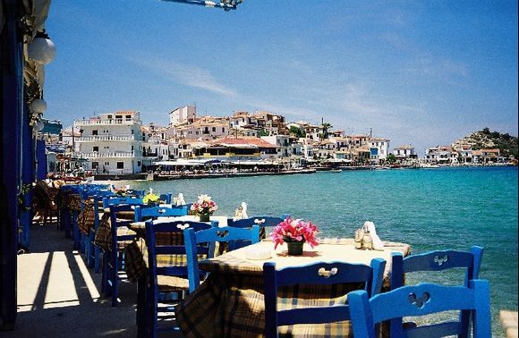 Samos, Kokkari: taverns at the harbour bay