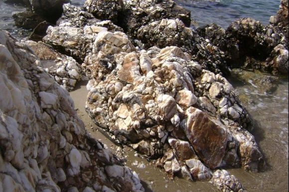 rock formation Gialos beach Ios