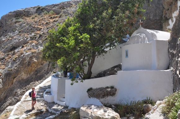the chapel of Zoodochos Pigis between Old Thira and Kamari