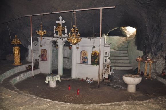 Aghios Giannis, the chapel in the cave