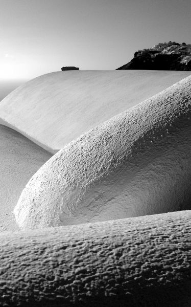 bw roofs of fira