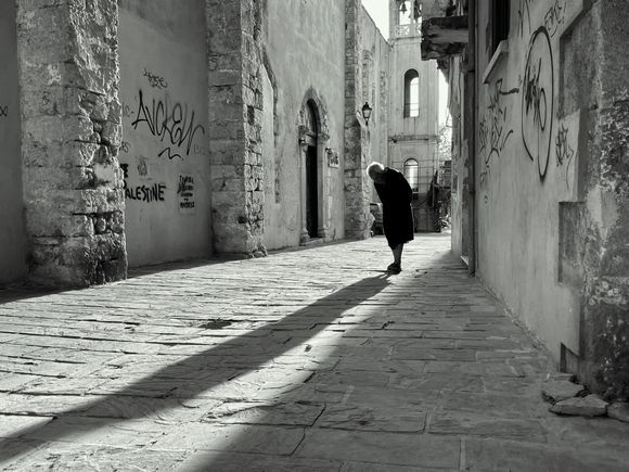 greek island ikaria is known for the life longetivity of its inhabitants. there are some areas in the world called the blue zones and ikaria ist one of them. documentary on netflix highly recommended! i read that crete might be the next potential blue zone too. this photo is not from ikaria but crete chania but i bet the old lady was 100+. 