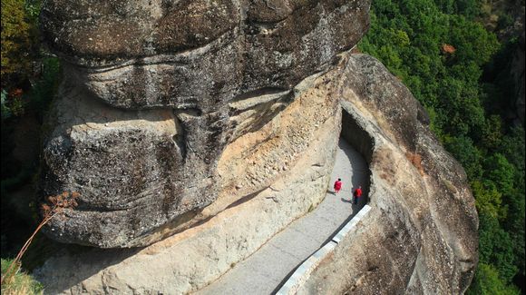 the red couple leaving varlaam