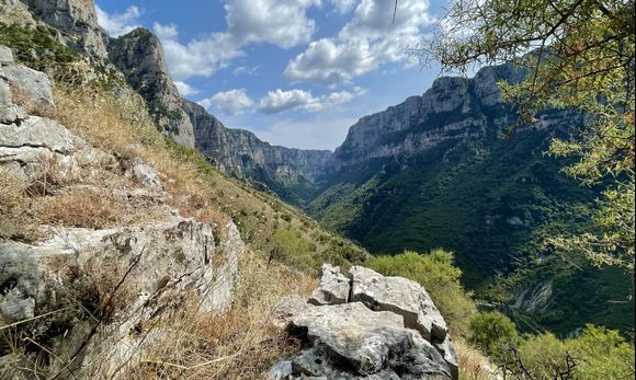 a stunning view into the Vikos gorge