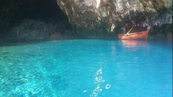 Melissani lake, so unreal