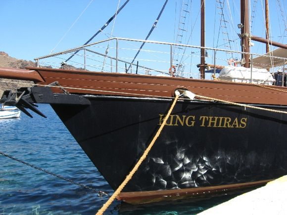 Thirasia, a boat in the arbour