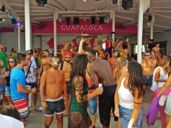 Mykonos august 2017, Guapaloca beach bar in Paradise. Music and fun after 16:30