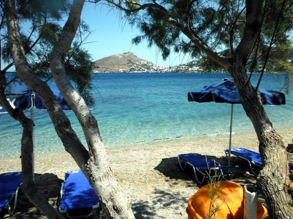 Leros island, Dioliskaria beach offers comfortable facilities for tourists and has managed to remain unspoilt through the pass of time. It is located 7 km north of Platanos, the capital of Leros. The crystal blue waters, the clean long shore with golden sand and small pebbles, and the natural contrast that creates the green vegetation and the blue sky compose the amazing landscape of this beach.