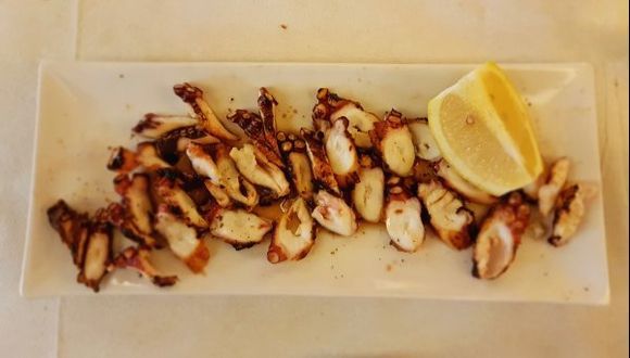 Rafina august 2017, octopus vinegar in σειρήνες restaurant, in front of the port.