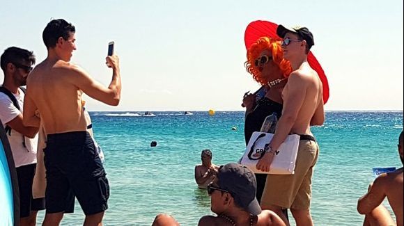 Mykonos august 2017, Drag Queen in Elia beach