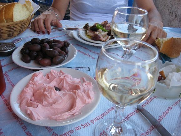 Santorini, very good olives, fishroe, fresh octopus salad with extra-virgin olive oil, good white wine in a restaurant in Akrotiri!!!