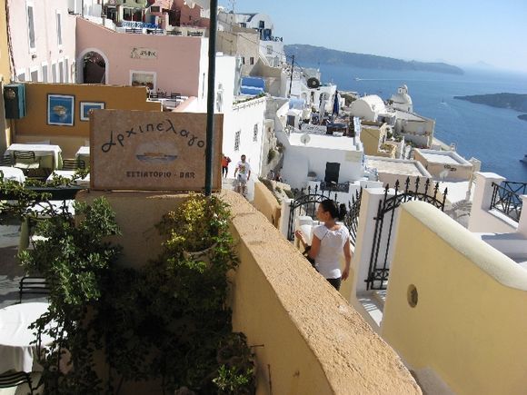 Santorini, restaurants, hotels, apartments and bars in Fira, but above all a great view of Caldera