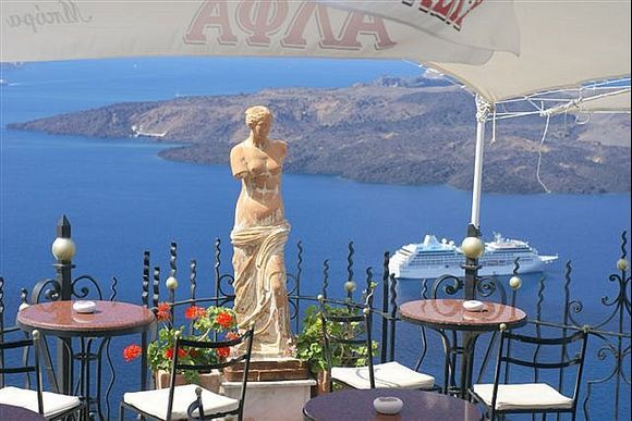 lonely lady at Fira