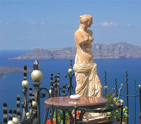 lonely lady at Fira