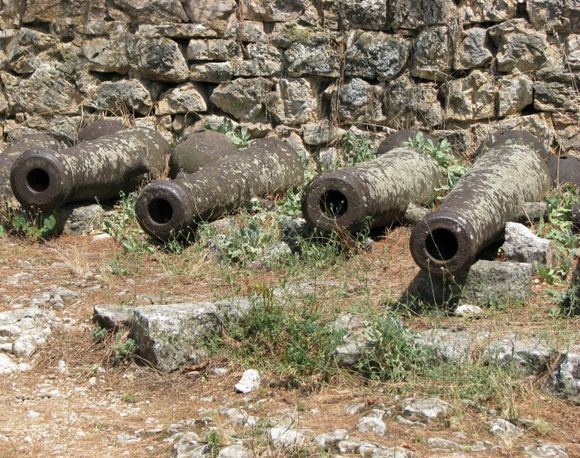 Ioannina castle- Old cannons.