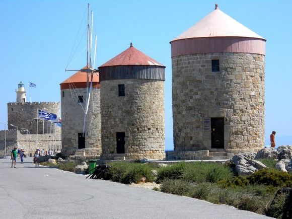 Mills and the Agios Nicolaos fort.