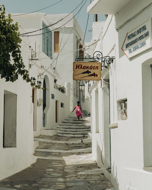 Streets of APOLLONIA, SIFNOS
📸 @stefanosnapshots
🛠️ Fujifilm X-T3
#sifnos #apollonia #visitgreece #cyclades #greece #streetphotography #travelphotography #vintage #vintagephotography