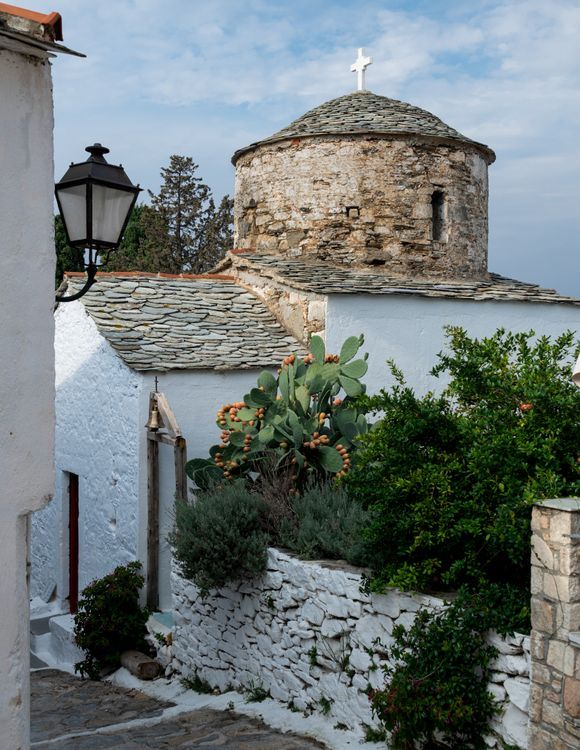 CHURCH OF CHRIST
Traditional Greek Orthodox church in Old village Chora, Alonissos island, Greece
📸 @stefanosnapshots
#alonissos #chora #oldvillage #greece #travel #travelphotography