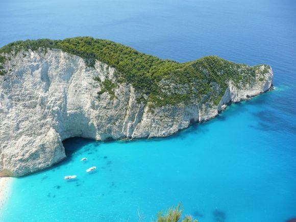 A glimpse of Navagio Beach and the amazing colour of the sea - Zakynthos