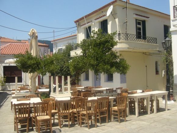 Skiathos town Source: www.greeka.com