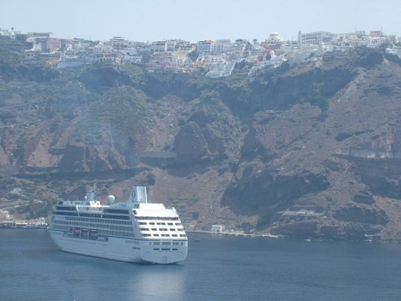 Santorini. Chrystal Serenity in Thira.