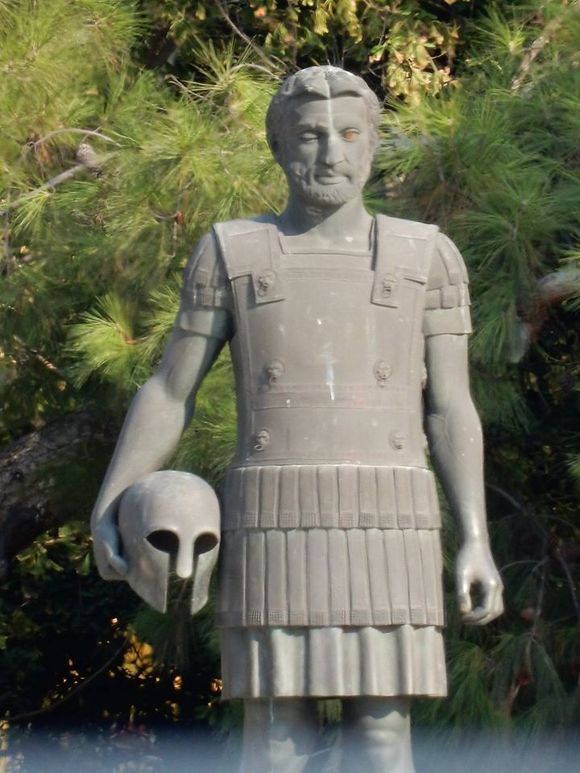 Thessaloniki : statue of Philip II of Macedone