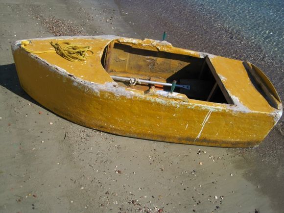 A tiny boat at Tolo Beach