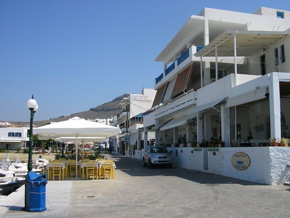 Quayside tavernas Piso Livadi, Paros
