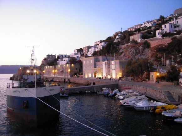 hydra port town,preparing for the night