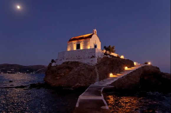 Agios Isidoros in the night