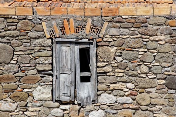 An old window in Apolakia