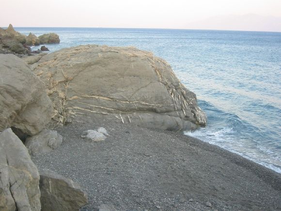 Thermes Beach: Rock that rolled into the sea