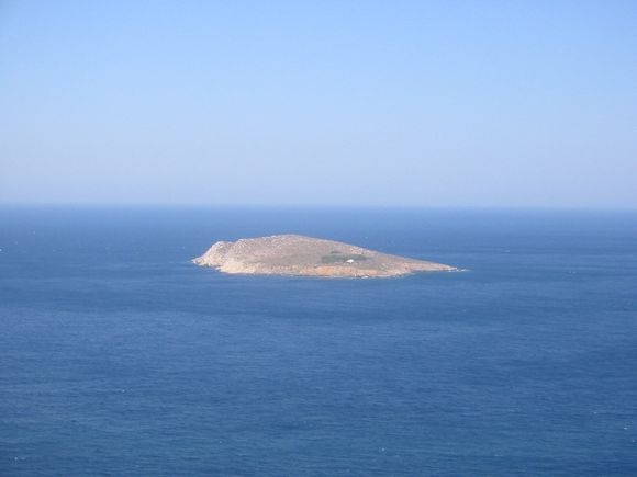 The lonely islet in front of Kantouni