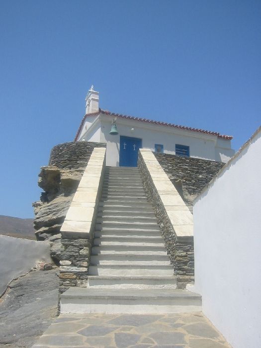 Hora; Climbing to the church