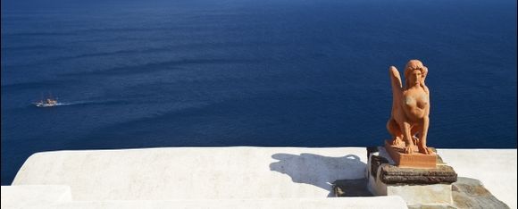 Statue of a Santorini roof