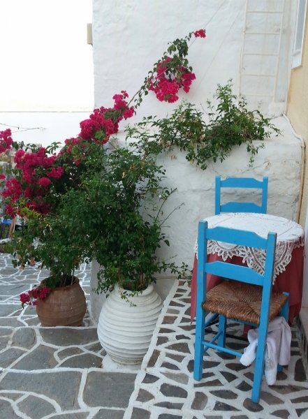 Casual dining, à la Cyclades. Come as you are.
